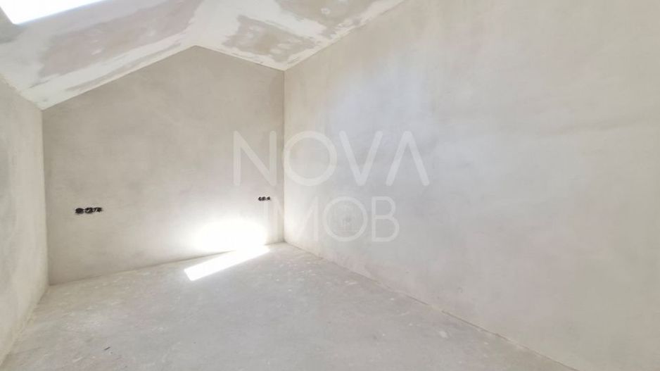 Casa generoasa cu 5 camere, 2 bai, dressing si parcare – Sura Mica - Poză 6