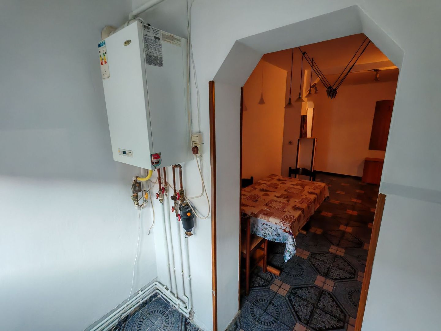 Ofer spre închiriere, pe termelung, apartament 2 camere, etaj 1n - Poză 7