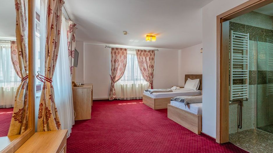 Pensiune Rosenau de vânzare - Afacere la cheie lângă Cetatea Râșnov - Poză 24