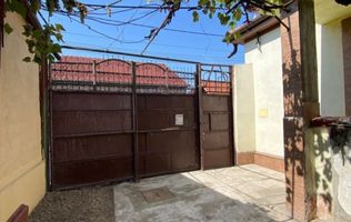 Casa renovabila/demolabila, singur in curte. 59.900E. Comision 0.