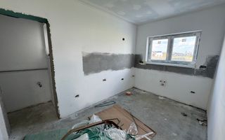 Duplex 5 camere ,despartit prin camera tehnica, finisat la cheie in Mosnita - Poză 7