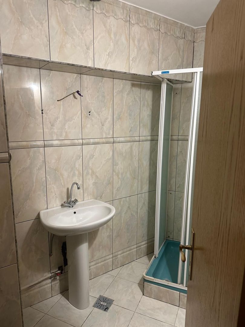 ageuropa.ro vinde apt. cu 4 cam. RENOVAT, 106mp, etaj 1 în zona SOARELUI. - Poză 17