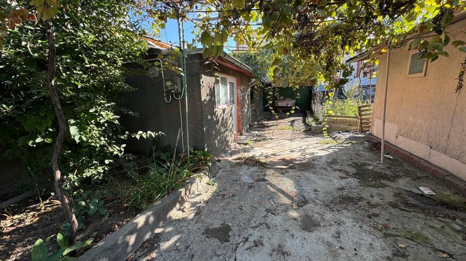 48500 Euro- 293 mp. Teren si casa batraneasca in mun. Galati - Poză 6