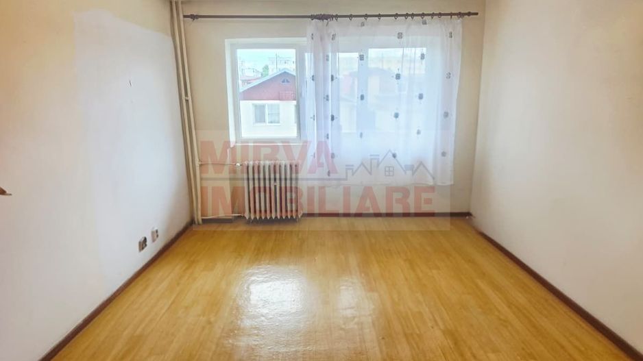 Vanzare apartament 2 camere decomandat, Malu Rosu, parter inalt - Poză 1