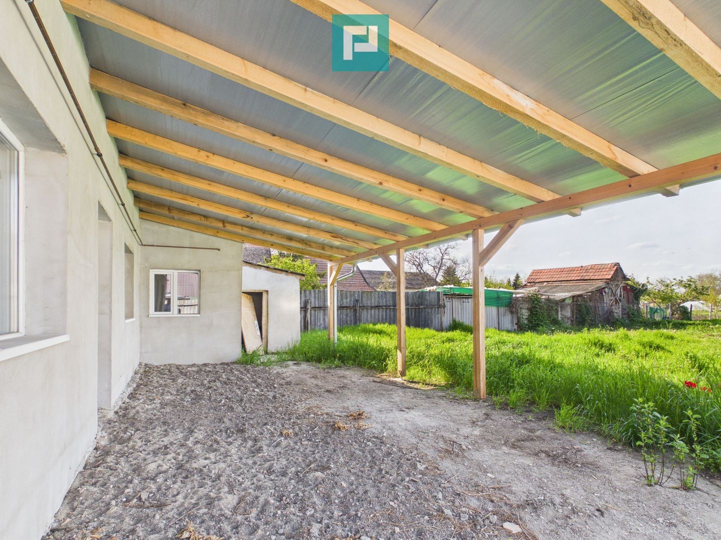 Casă renovată 4 camere si 1452 mp teren în Bătania - Poză 13