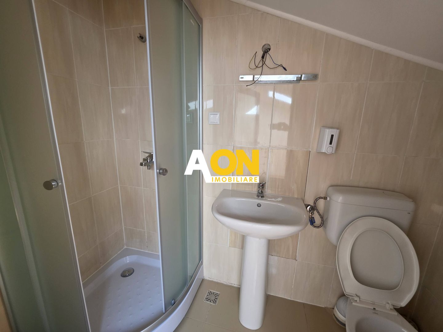Apartament 5 camere, renovat, 68 mp utili + mansarda 52 mp,  Cetate - Poză 15