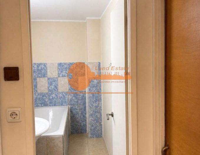 Apartament cu 4 camere in zona 13 Septembrie - Poză 3