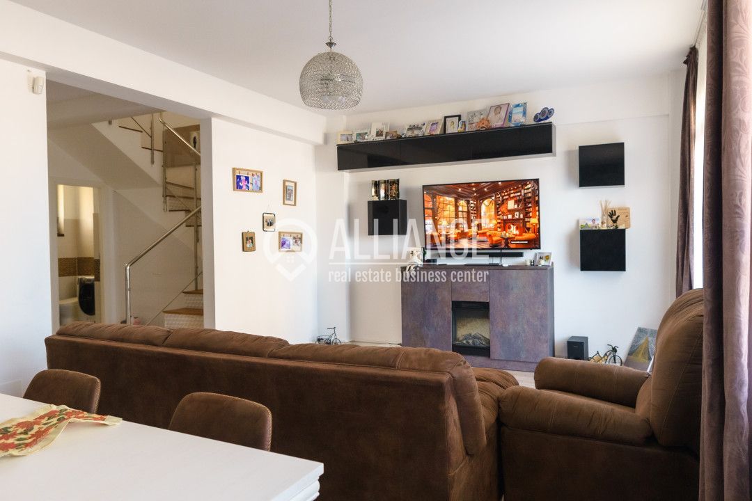 PALAZU MARE -  Vila Duplex cu 4 Camere, Panorama Superba si Curte Amenajata - Poză 1