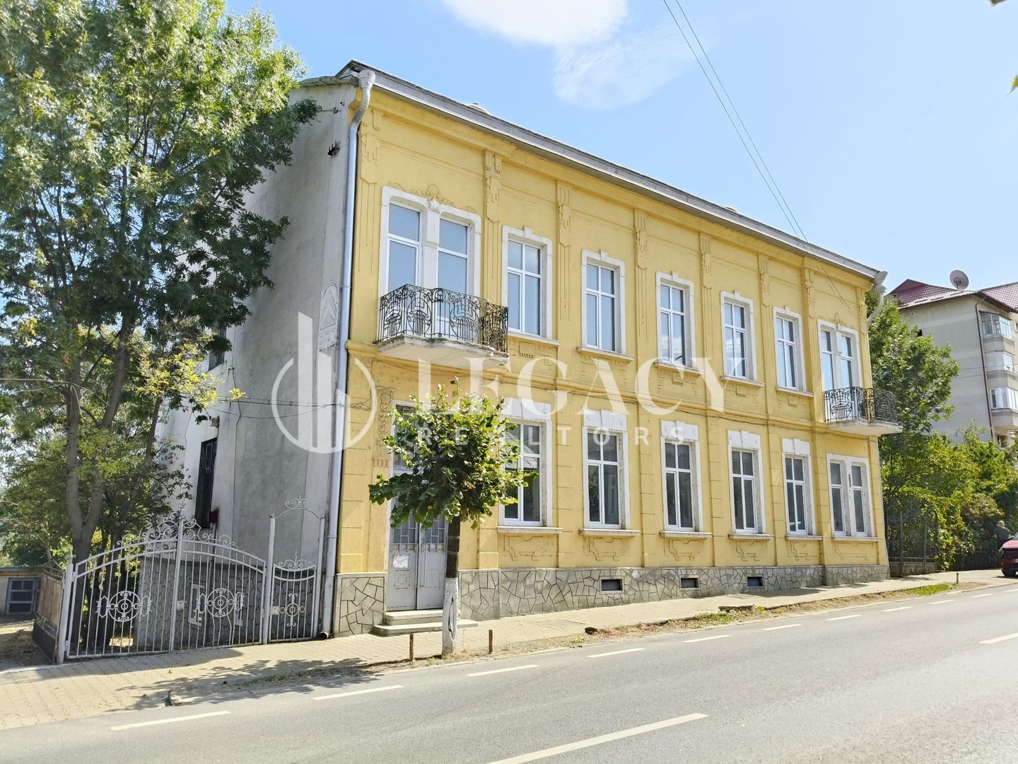 VÂNZARE/SCHIMB CU TEREN  - Clădire interbelică, centru oraș Siret - Poză 14