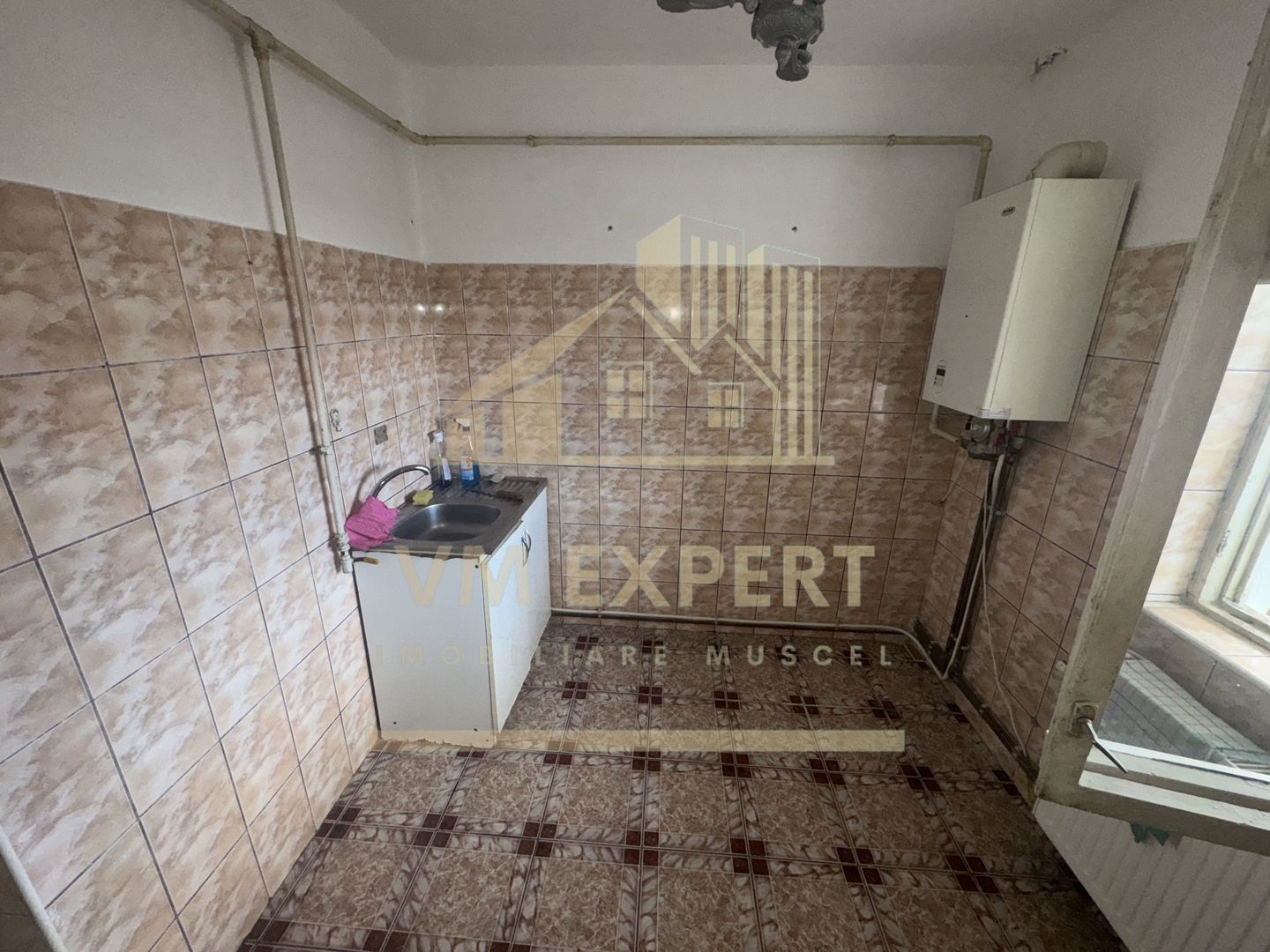 APARTAMENT 3 CAMERE ETAJ 2 GRUI  CAMPULUNG - Poză 6