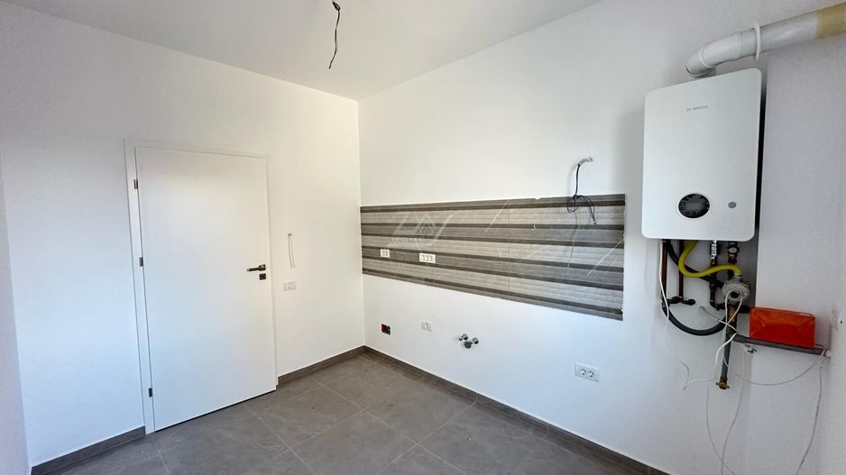 Bloc la asfalt. Decomandat. Etaj 1. Loc de parcare. - Poză 4