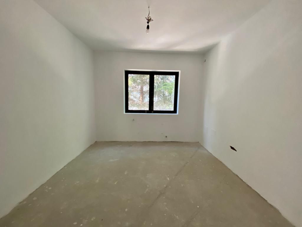 Refugiu Urban cu Eleganță Clasică – Vilă Renovată în Inima Primăverii - Poză 10