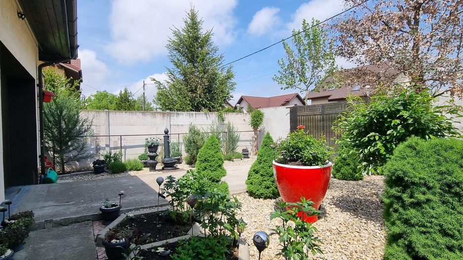 Parter cu structură pentru etaj, curte amenajată și organizare impeca - Poză 43