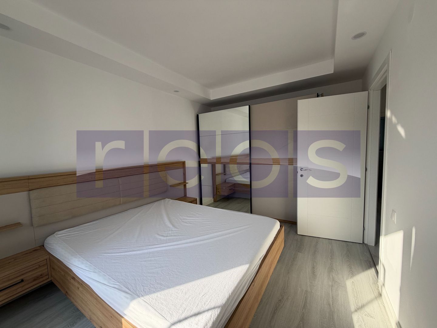 VILA 3 CAMERE CU GRADINA | VEDERE LAC SI PISCINA | COSMOPOLIS | 2 LOCURI PARCARE - Poză 4