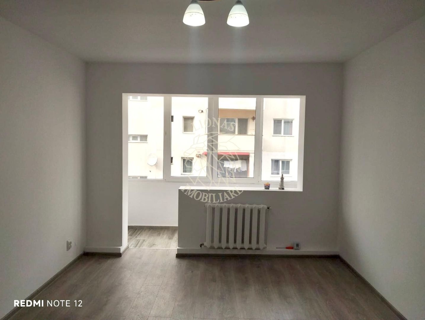 Apartament 2 camere 52mp+balcon-etaj 2-renovat-Zona Andrei Muresanu - Poză 2