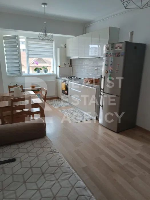 Vânzare, apartament cu 3 camere în zona Militari Residence - Poză 1