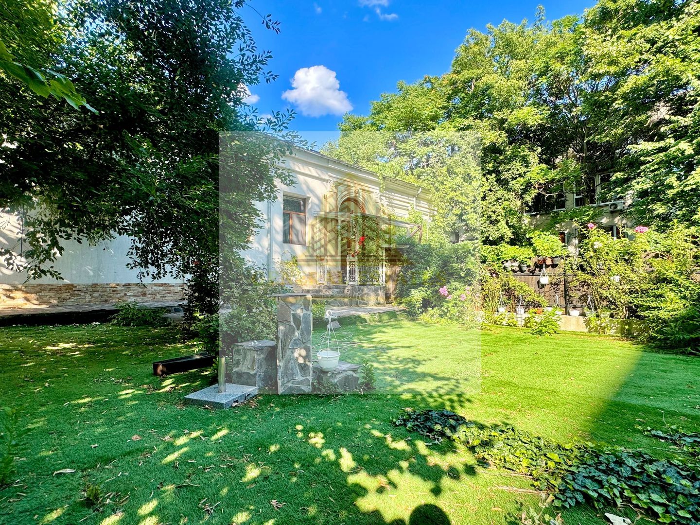 Spre Vânzare Proprietate remarcabilă cu 6 camere în inima Iașului ! - Poză 19