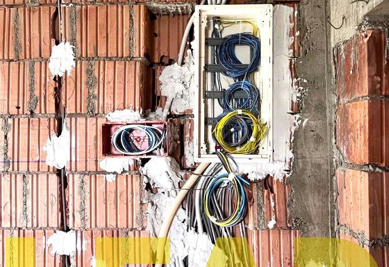 Oportunitate investitionala, Casa la rosu in Cristian! - Poză 14