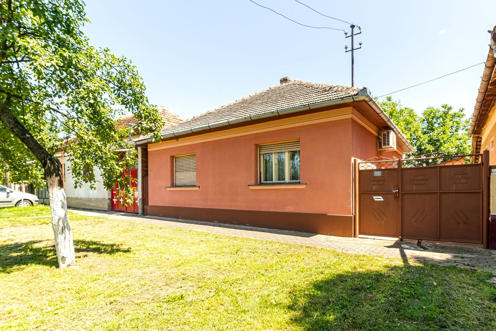 Vândută Casă cu 4 camere Pâncota - Poză 1