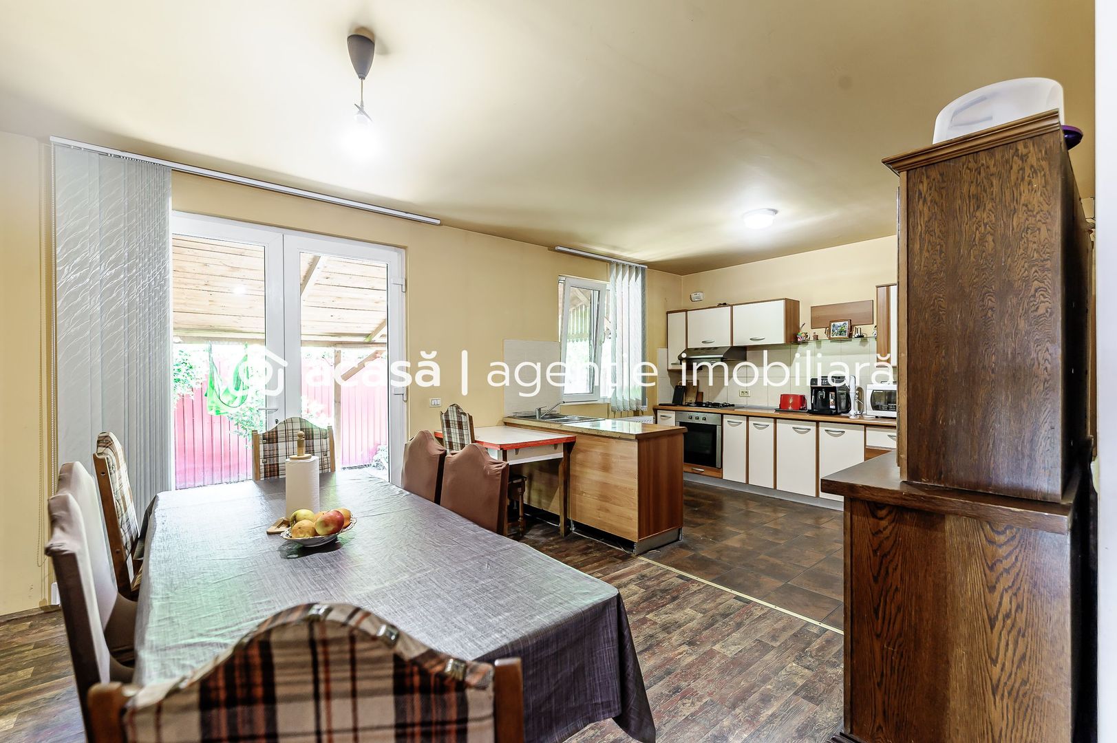 VÂNDUT! Casă 6 camere cu teren generos - Zadareni - Poză 5