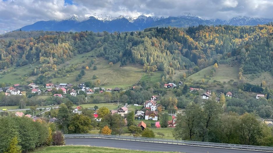 Teren extravilan cu priveliste catre Bucegi – Moieciu de Jos 4.700 mp - Poză 2