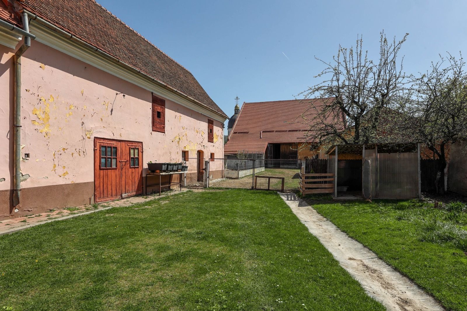 Casă Săsească Autentică cu Șură Impresionantă în Cristian – Teren 2729mp - Poză 9