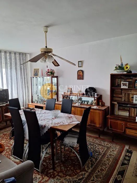 Etaj 3 Apartament 3 Camere Decomandat Nicolina-Frumoasa Bloc 1989 - Poză 1