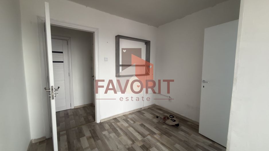 Etaj intermediar. Bloc izolat. Bucatarie inchisa - Poză 7