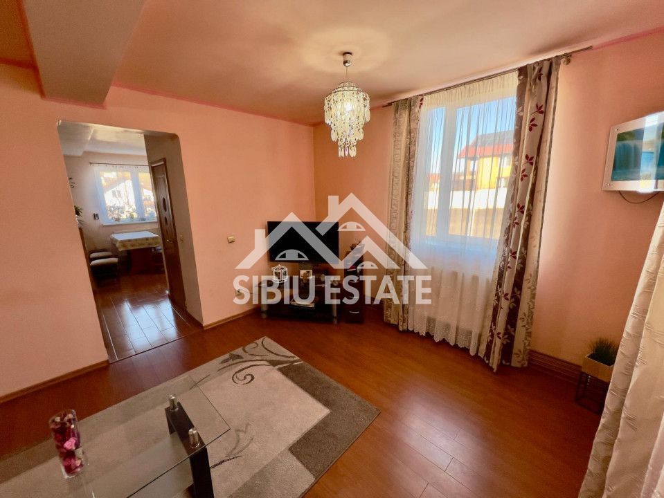 Casa duplex 100 mp utili, la intrare Sura Mare teren 1500 mp teren - Poză 7