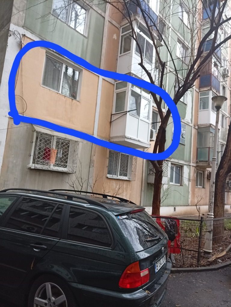 apartament 3 camere de vanzare - Poză 1