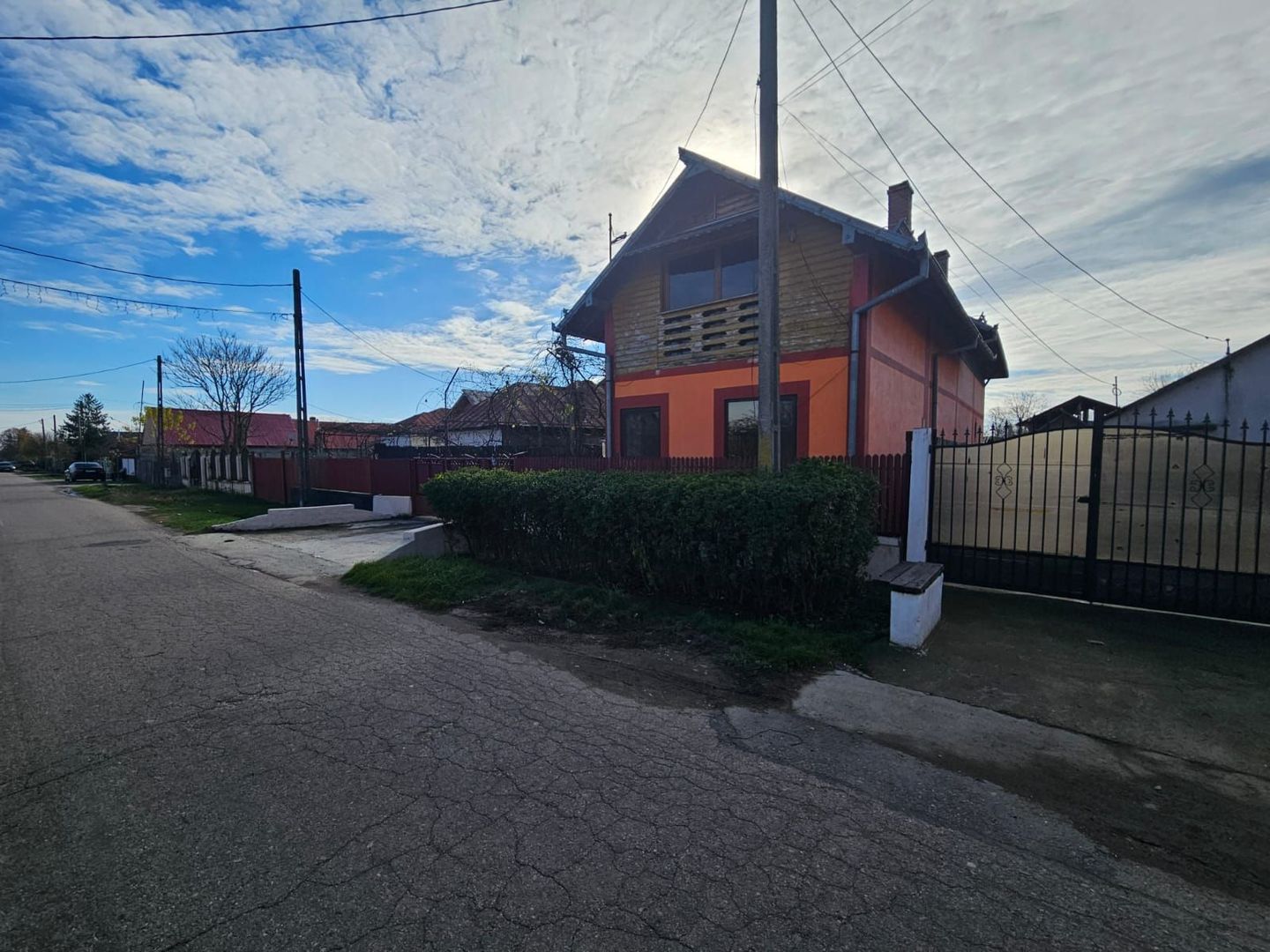 Casă de vânzare în Golești – locație excelentă lângă muzeu - Poză 7