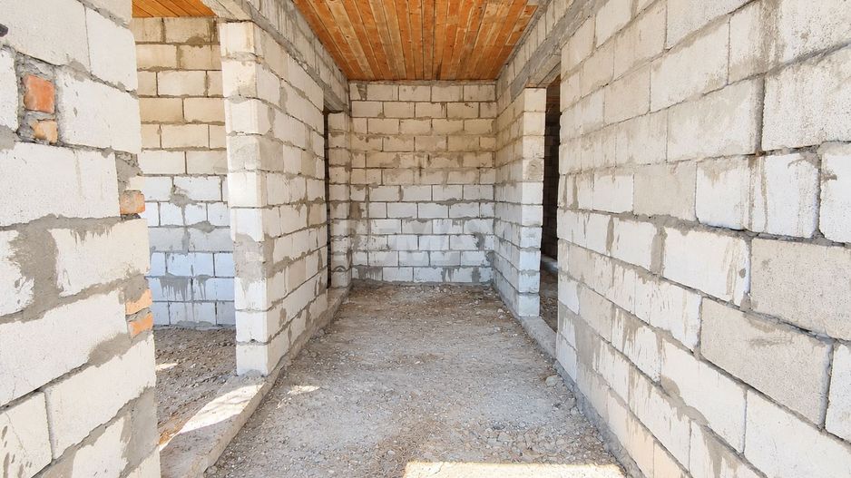 CASĂ GENEROASĂ CU 3 CAMERE – 90 m² | 17 ARI| ANENII NOI - Poză 7