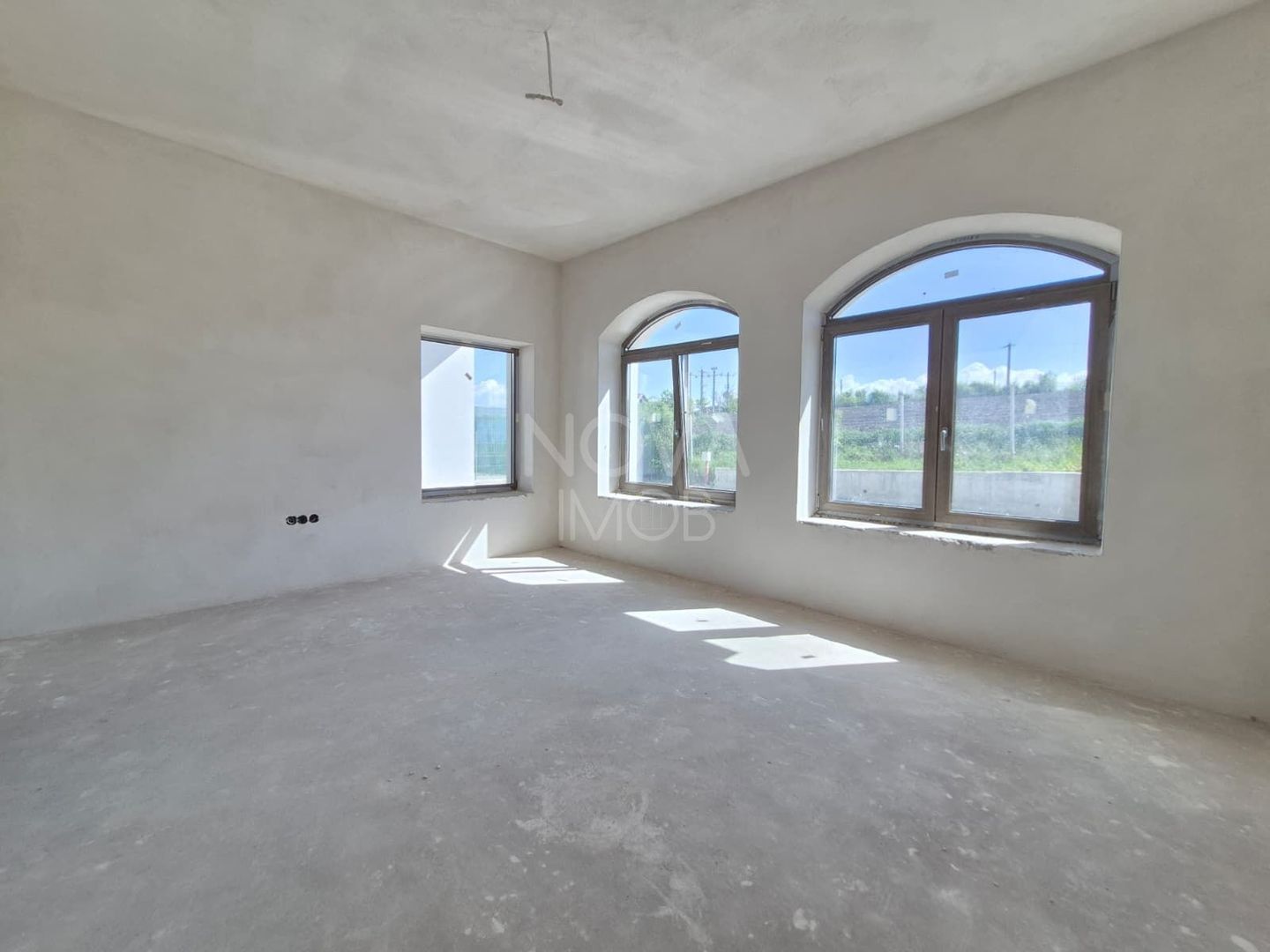 Casa generoasa cu 7 camere, 3 bai, dressing si parcare – Sura Mica - Poză 6