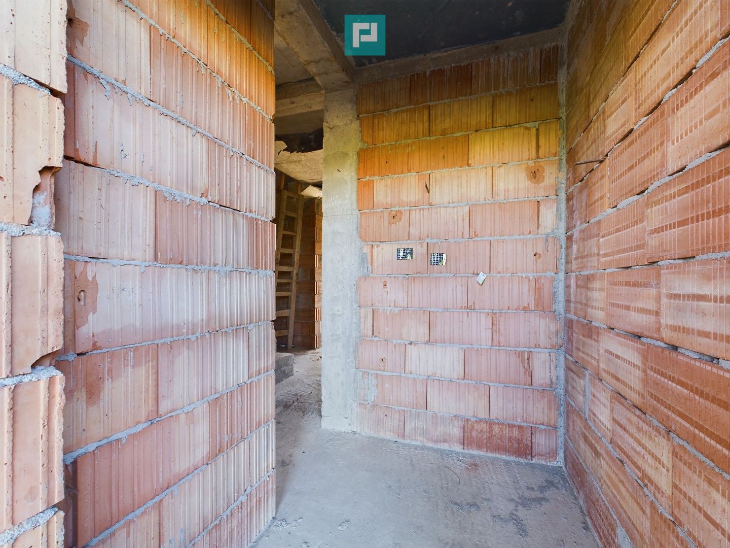 Duplex în Moșnița Nouă, în spate la Castel - Poză 24