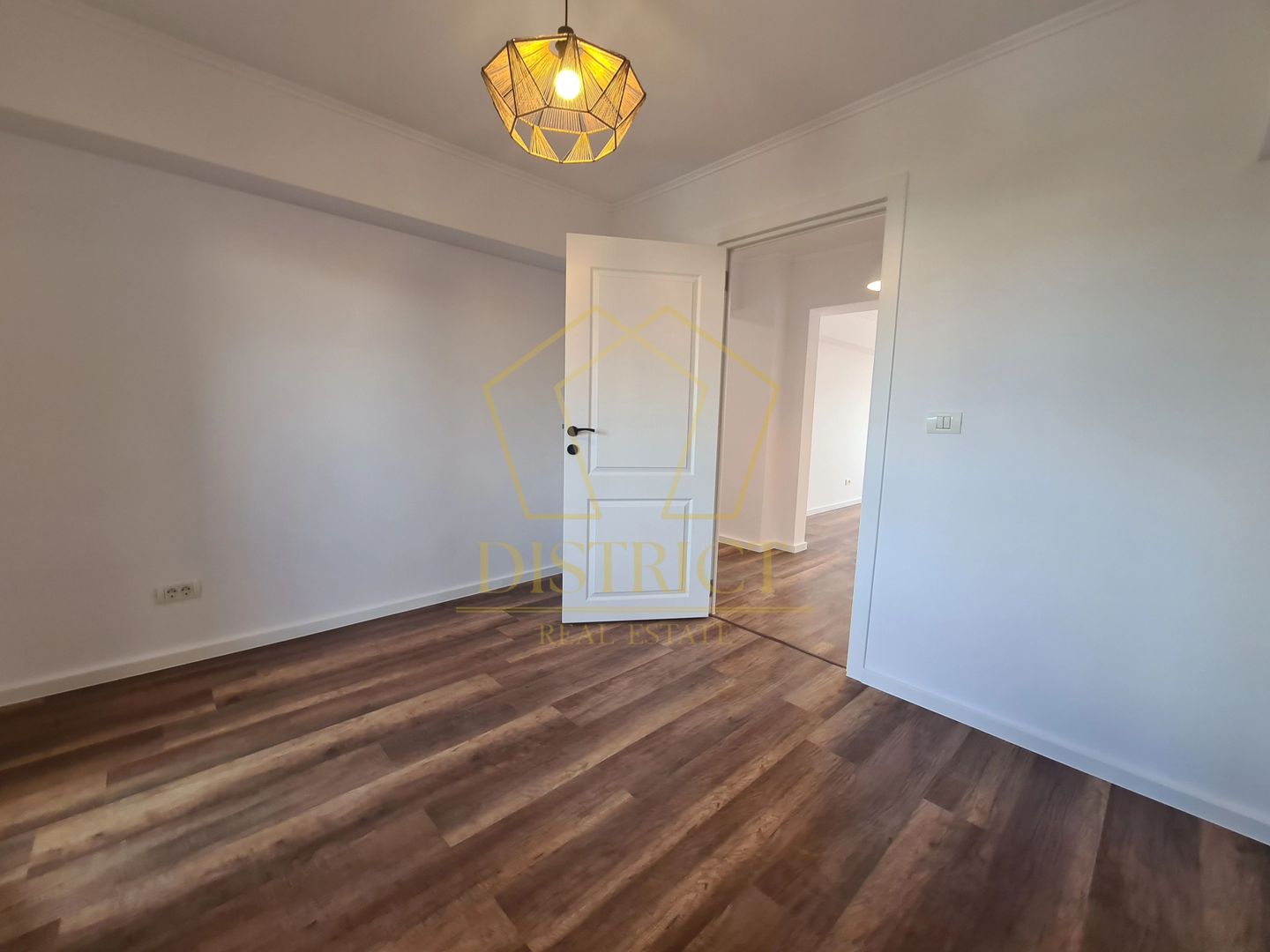 Apartament cu 4 camere renovat integral | Etaj 3 | Calea Sagului - Poză 4