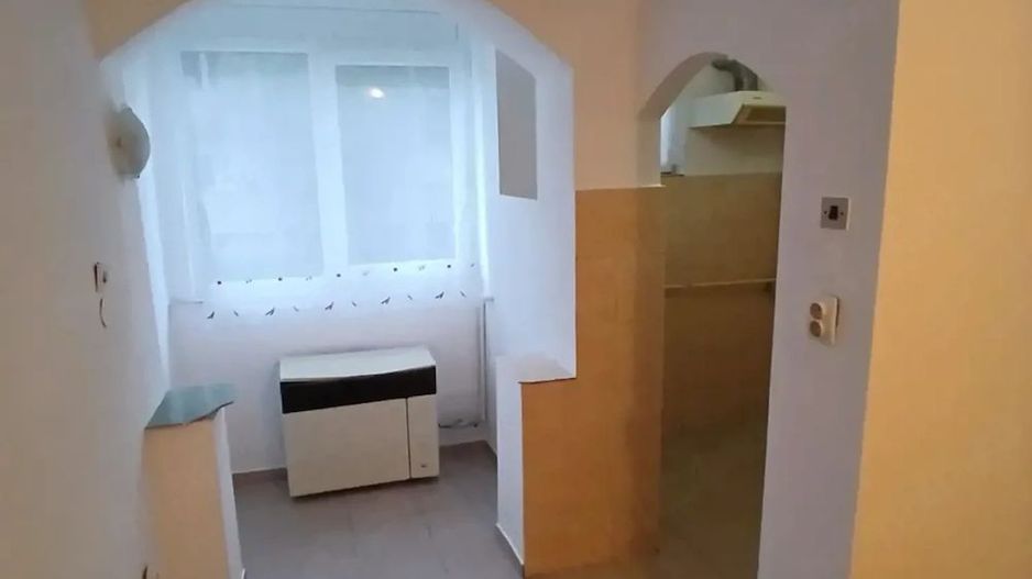 BRASADAS vinde garsoniera pe Ostrovului la PARTER. - Poză 1