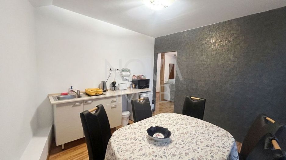 Casa de vanzare 200 mp cu spatiu comercial la parter, strada Lunga - Poză 2
