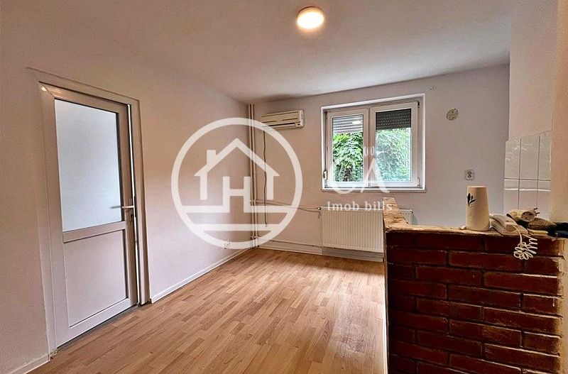 Apartament de vânzare cu 2 camere în zona Rogerius, Oradea - Poză 2