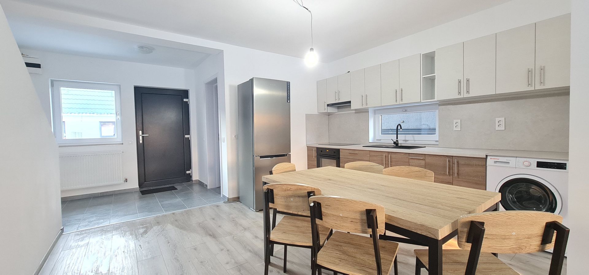 Casa semimobilata semiutilata in Cartier Izvor Tarlungeni Brasov - Poză 1