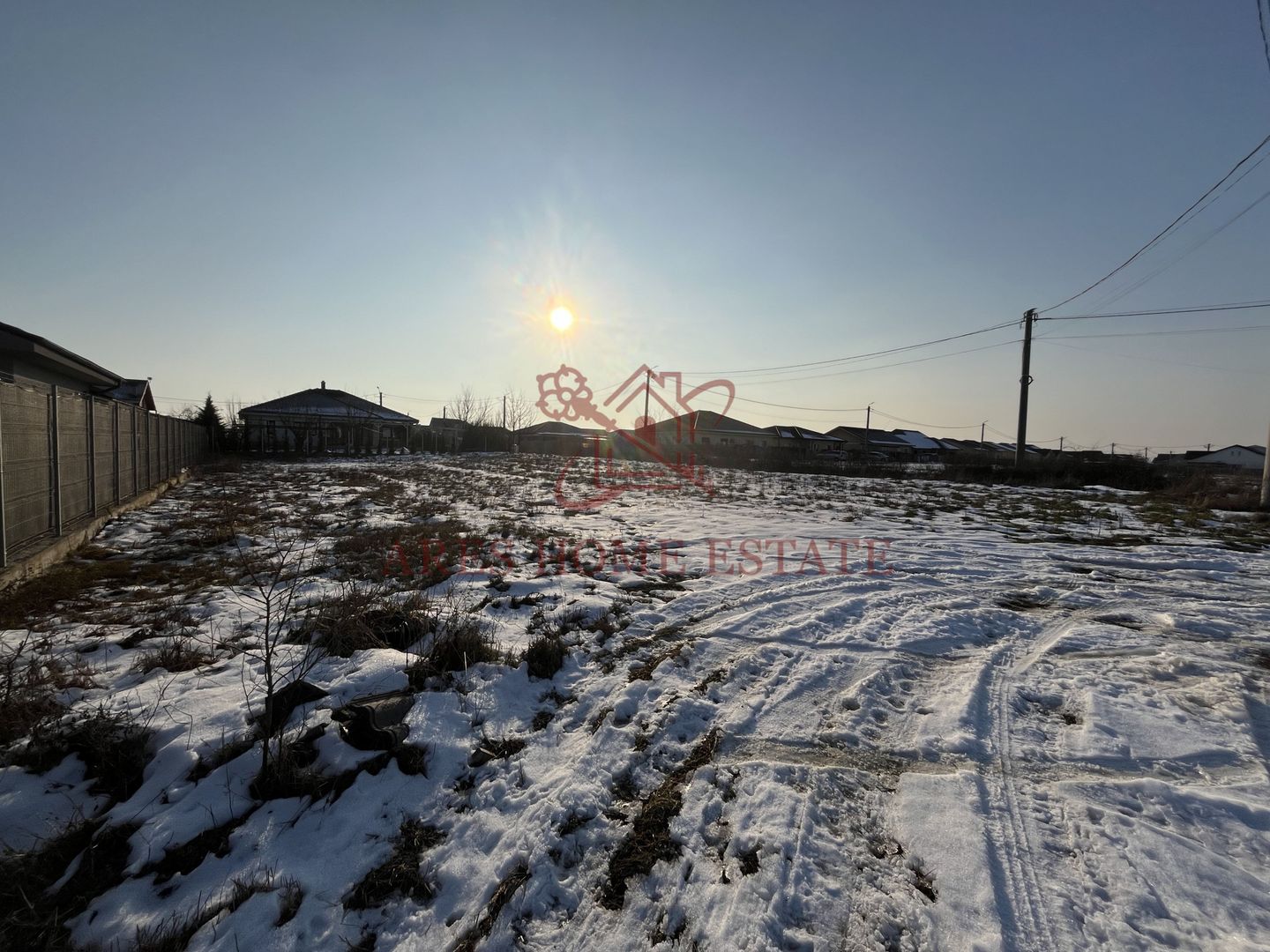 Teren intravilan cu toate utilitățile și front 20 m – Moșnița Veche - Poză 4