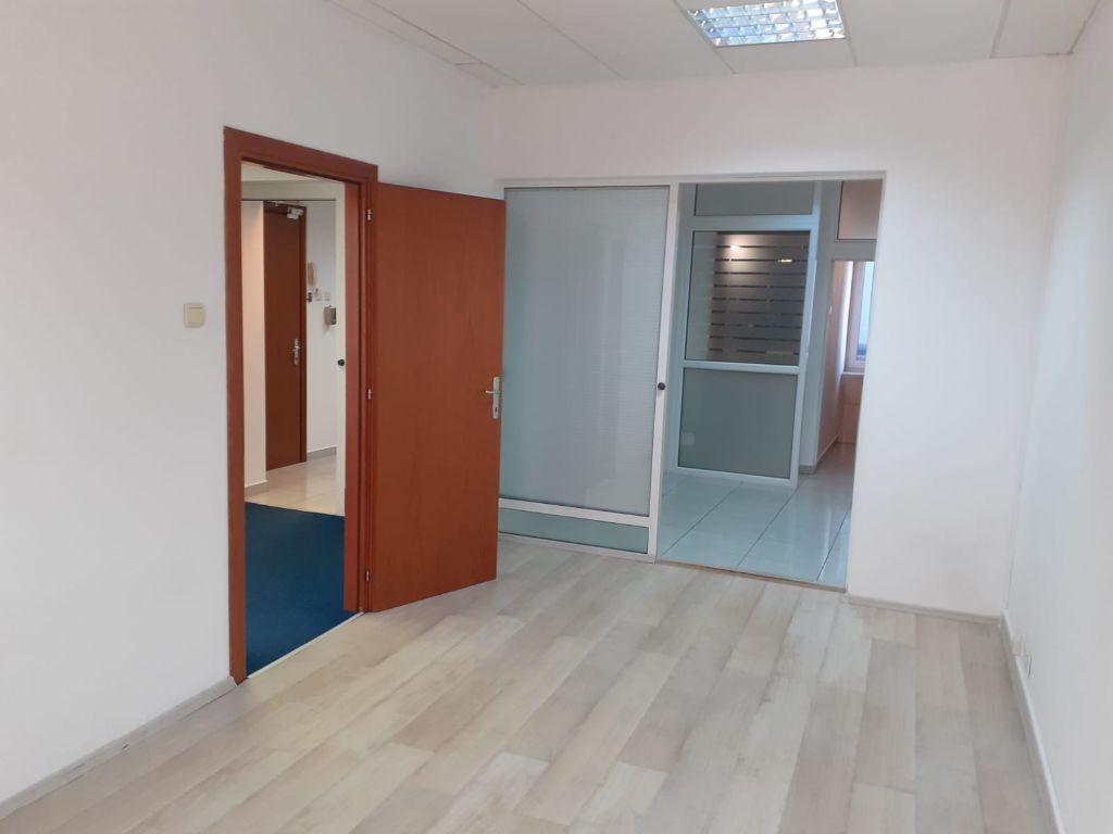 Spatiu birouri de inchiriat | Acces facil DN1 si Aeroportul H.Coanda - Poză 4