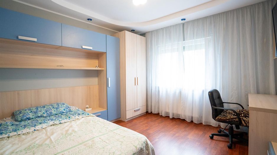 Apartament 3 camere tip PB decomandat Rogerius et 2 din 4 - Poză 2
