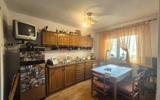 Exclusivitate- camera cu baie intr-un apartament - Poză 2
