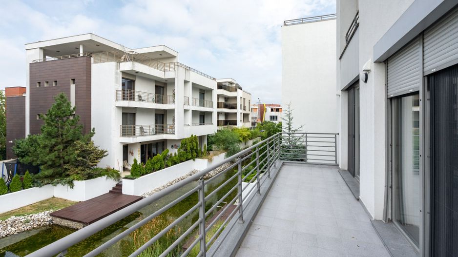 COMISION 0% - Vila eleganta P+2E 380 mp utili, teren 470mp, lac propriu + ponton - Poză 20