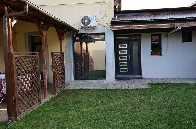 De vânzare Casă 3 camere, 2 baii, curte propie, cartier parneava Arad - Poză 1