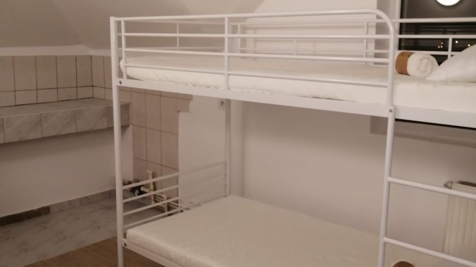 Etaj de inchiriat/ camere+ bai/bucatarie/spalatorie - Poză 9