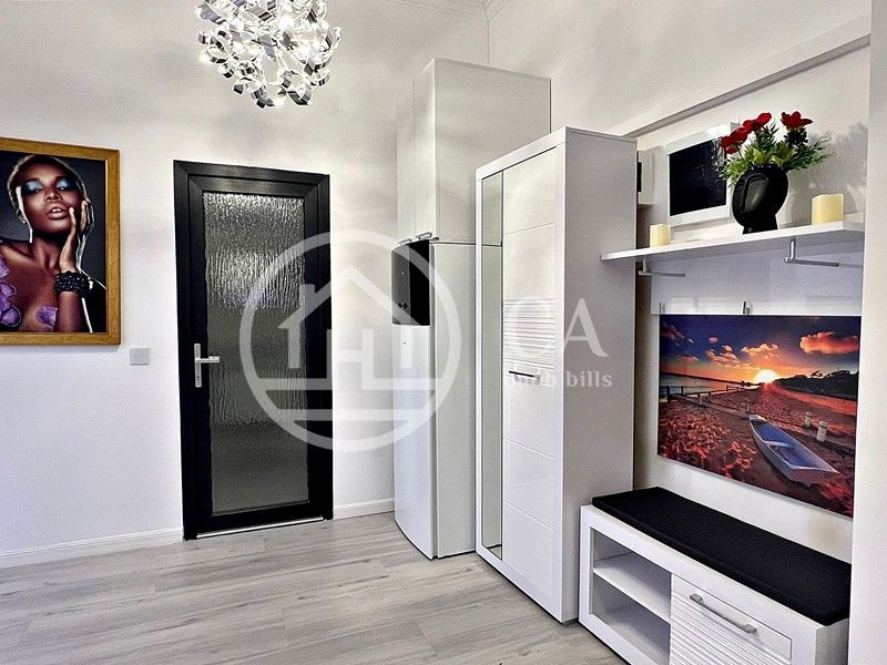 Apartament de vânzare cu 3 camere în zona centrală, Oradea - Poză 11