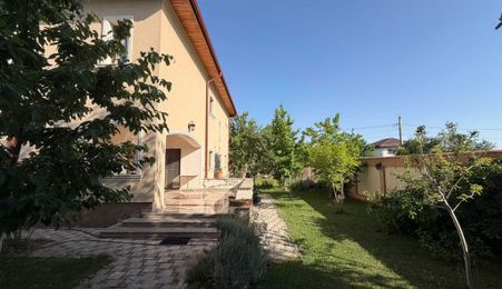 Casă / Vilă de închiriat | Comuna Berceni | 350 mp utili | Curte 400 mp