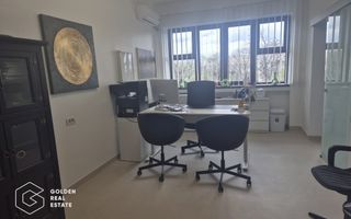 Cabinet medical ultracentral, renovat recent în Policlinica Municipala - Poză 3