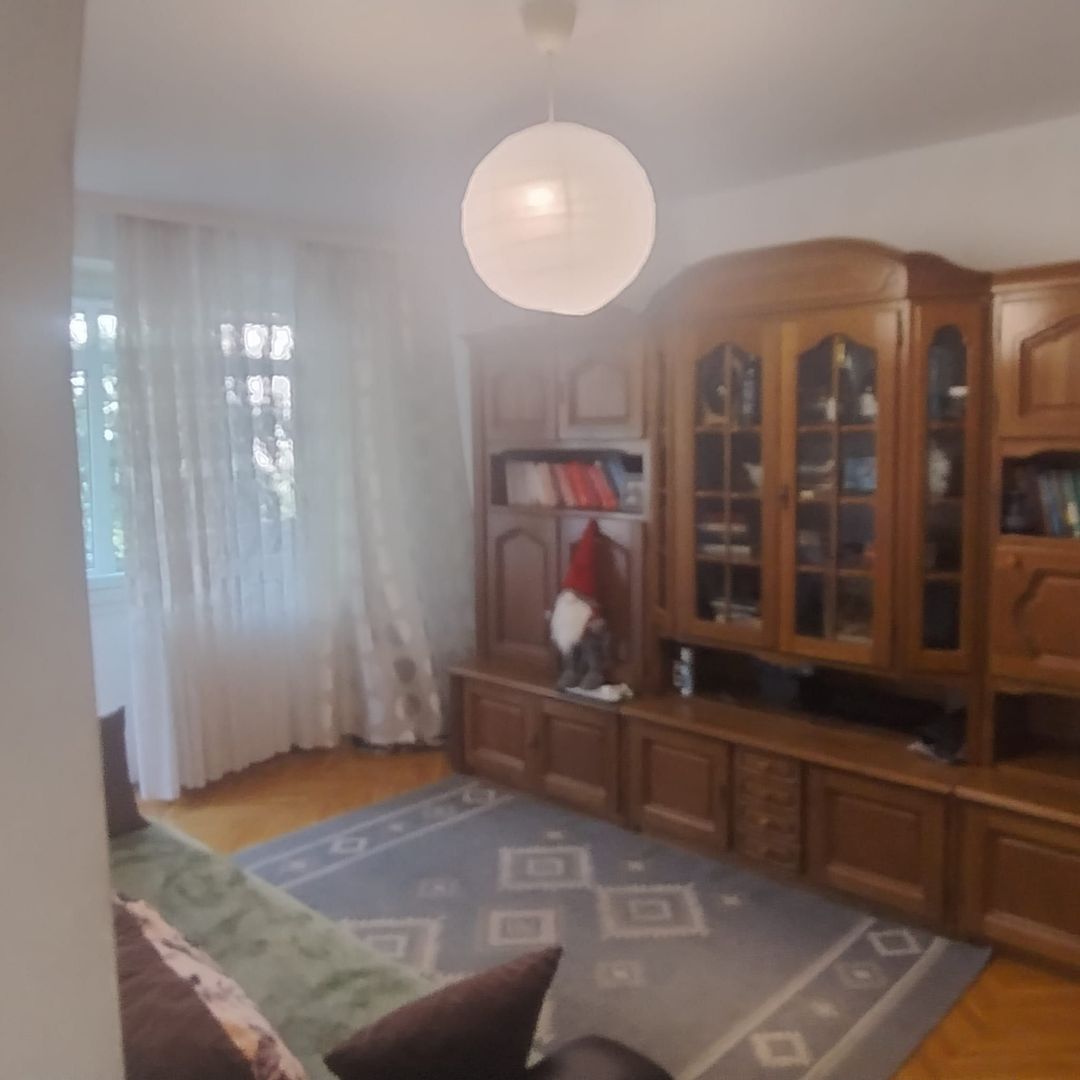 De închiriat: Apartament 3 camere decomandat - Zona Tineretului - Poză 1